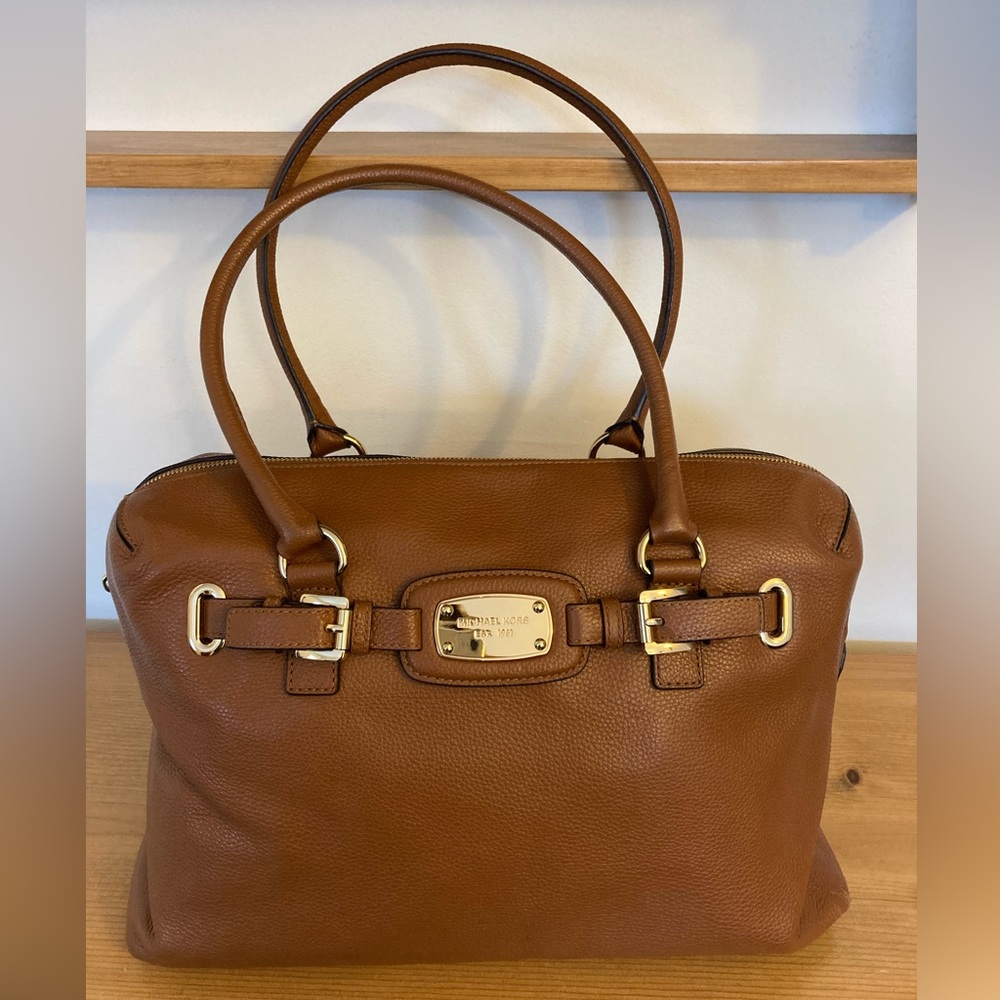 NWT Michael Kors Pebbled Leather Weekender w. gold-tone hardware, zip fastening